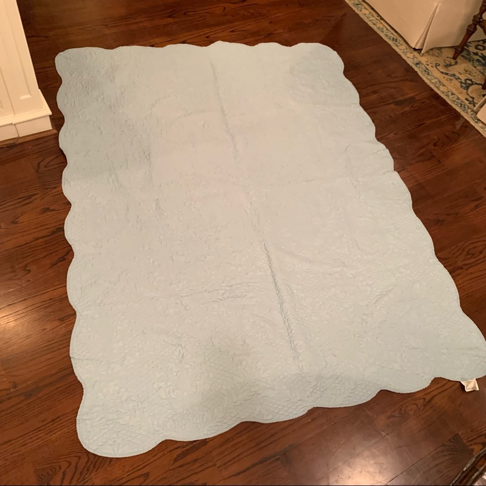 Blue Twin Scalloped Edge Twin Quilt